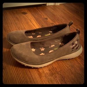 Sketchers grey flats
